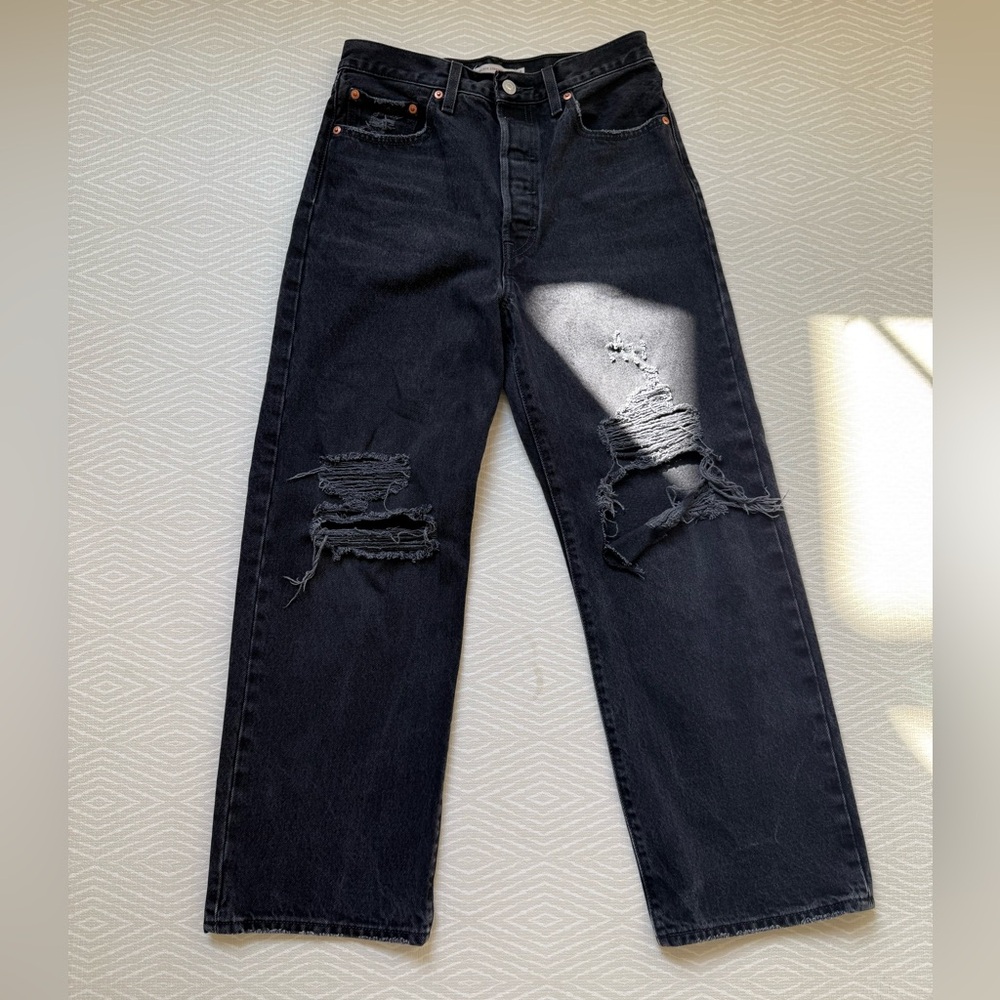 Levi's Premium Distressed Ribcage Ankle Straight    Black Jeans size 28